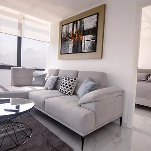702 Bellini, Puerto Santa Ana, Apartamento
